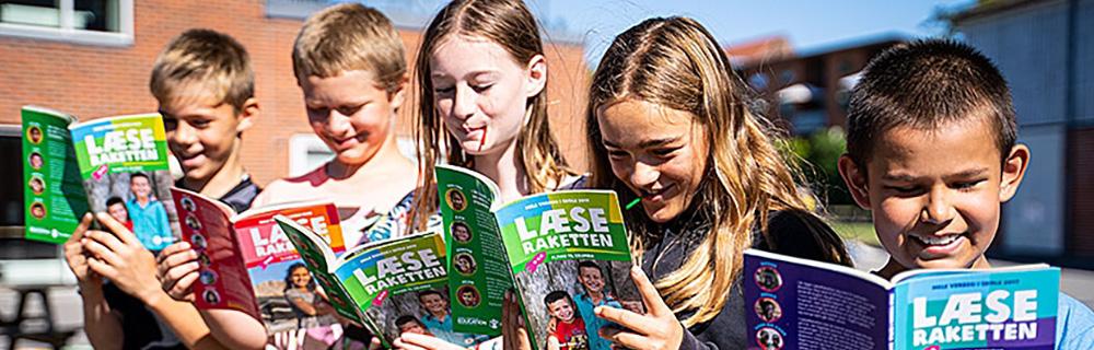 Børn læser i LæeRaketten